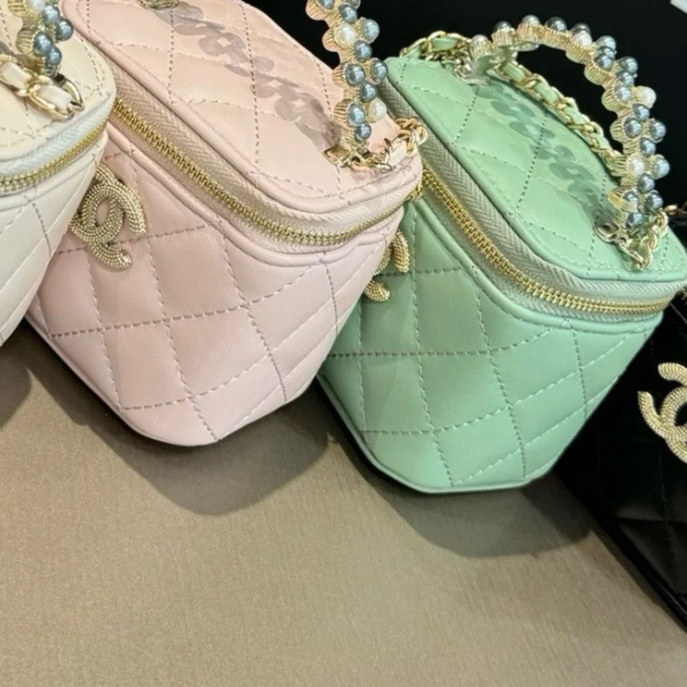 Quilted Mini Vanity Bag w/ Crossbody Strap - Cream, Light Pink, Mint, Black NWOT - Picture 6 of 6